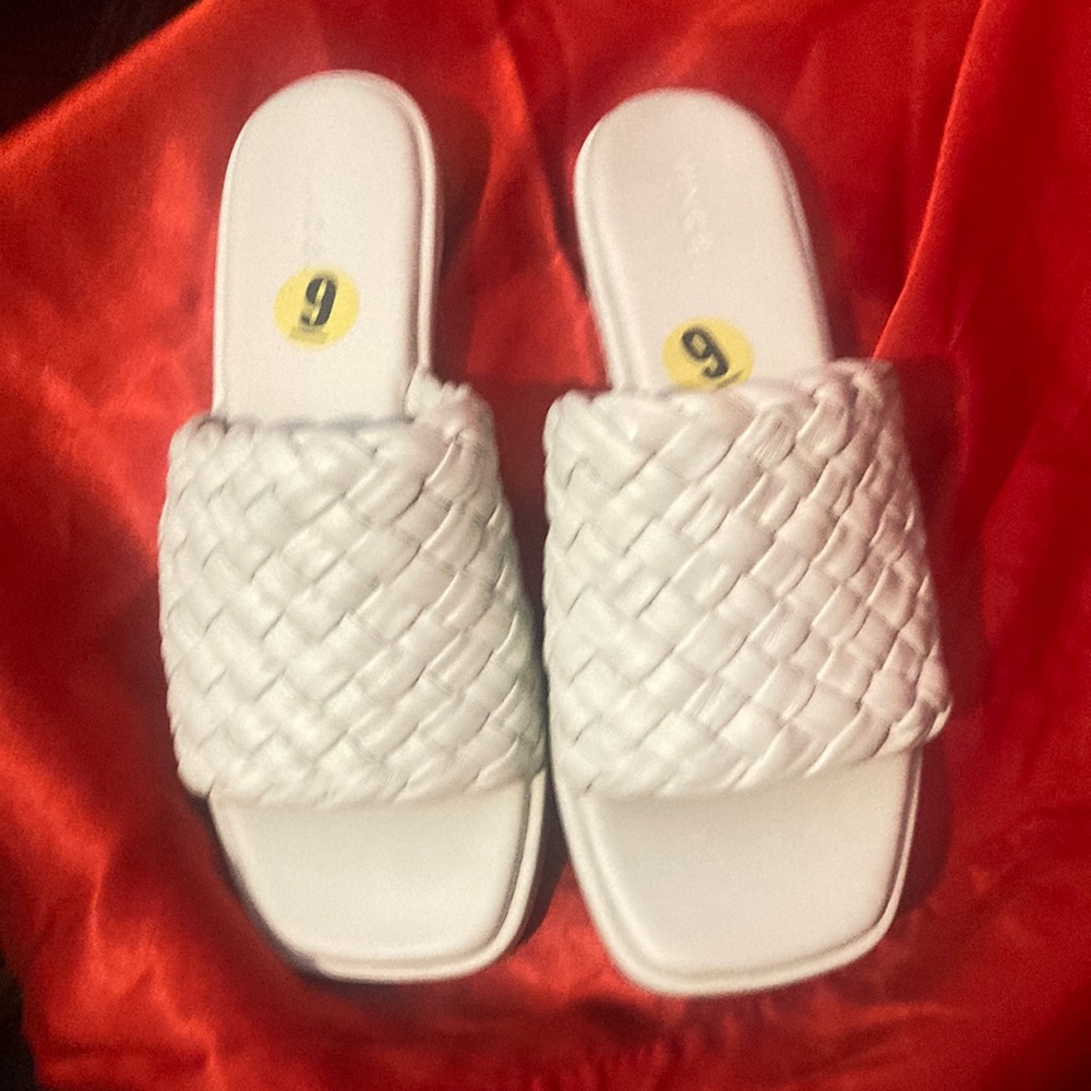 VINCE SANDALS